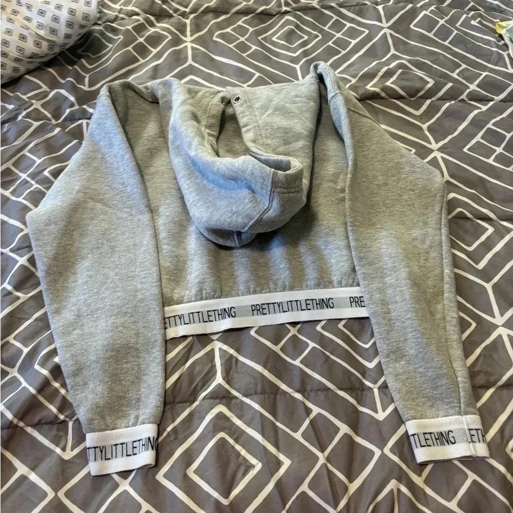 PRETTY LITTLE THING CROPPED GRAY HOODIE medium - Picture 9 of 12
